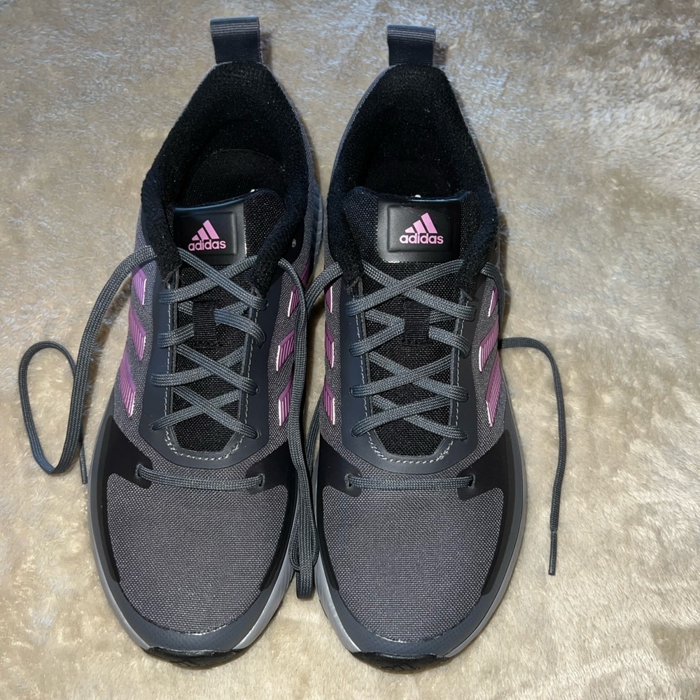 ADIDAS RUNNING SHOE ! - Picture 2 of 6